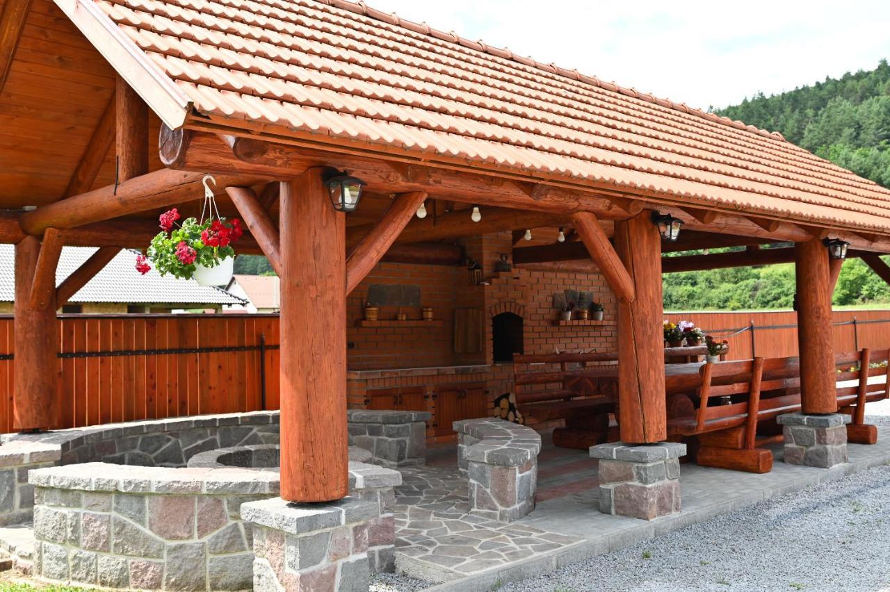 Dio Vendeghaz Hotel Praid Buitenkant foto