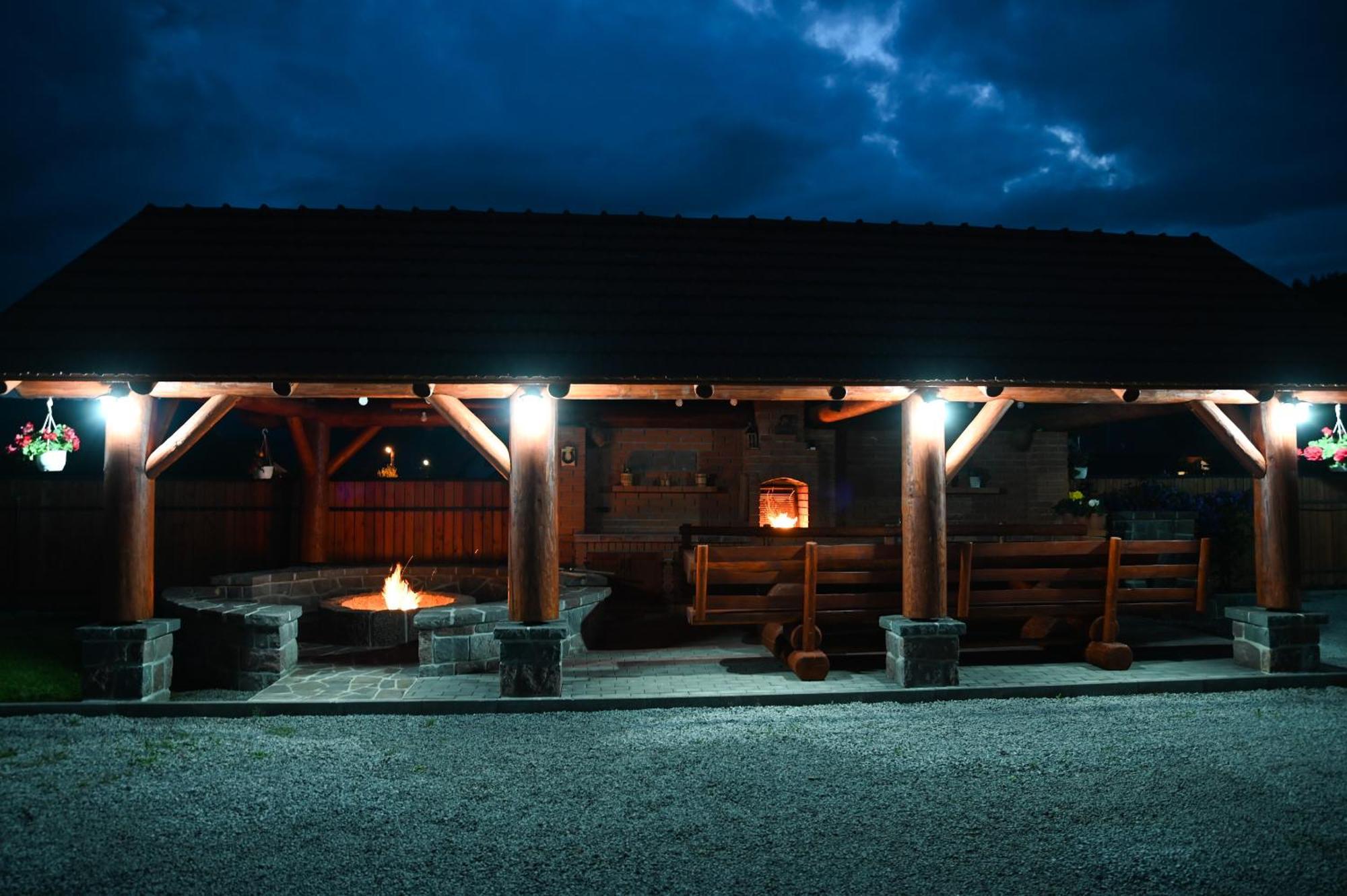 Dio Vendeghaz Hotel Praid Buitenkant foto